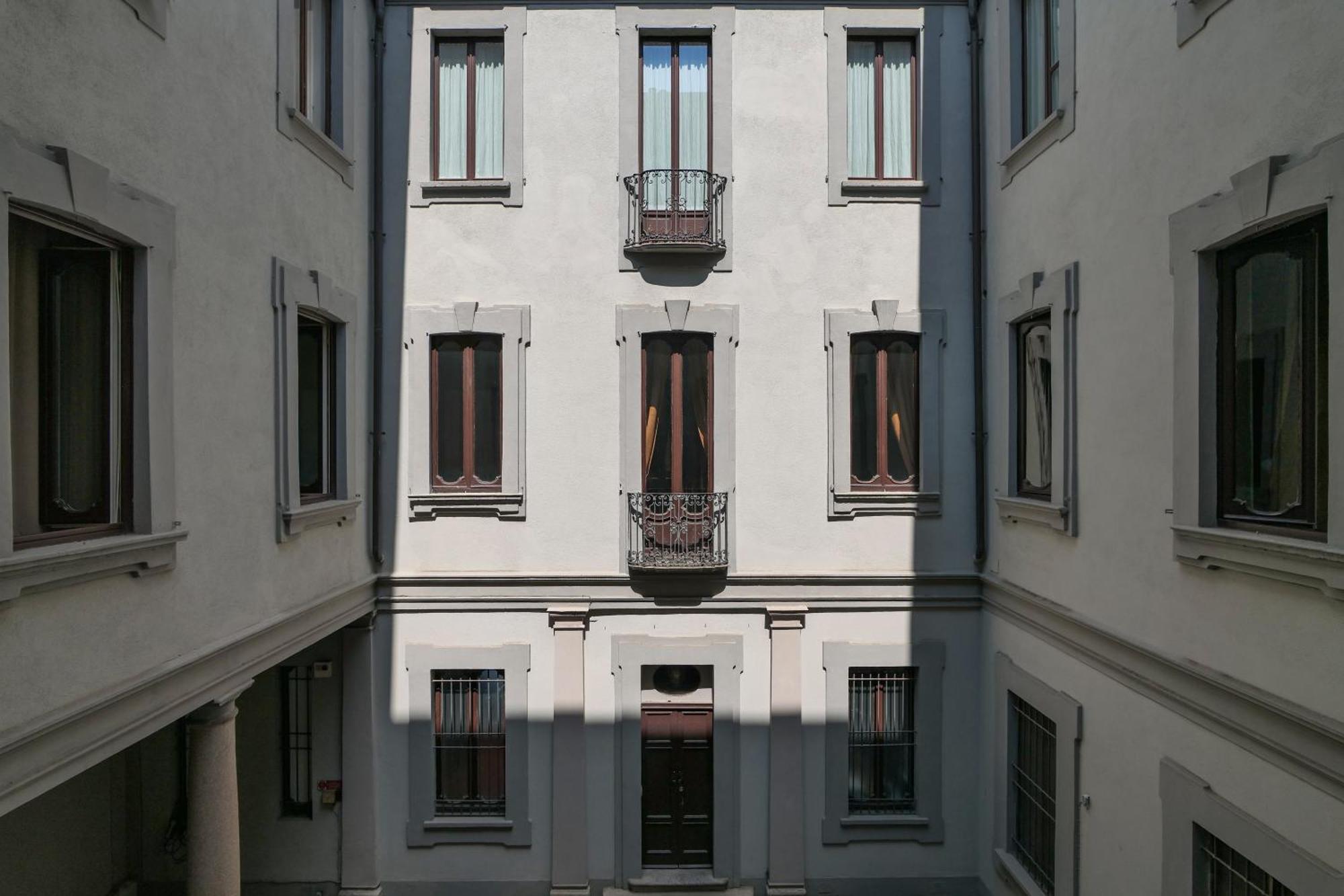 Prestige Boutique Aparthotel - Montenapoleone Милано Екстериор снимка